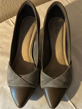 Clarkss Vintage Linvale Vena Leather Shoes -  Women’s Size 9.5 (U.S.)